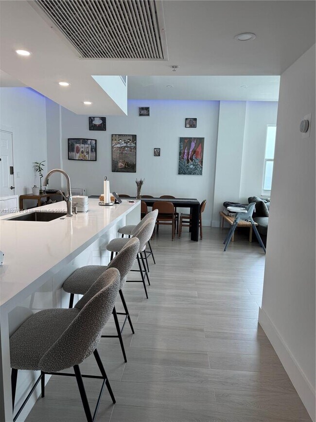 Building Photo - 2501 S Ocean Dr