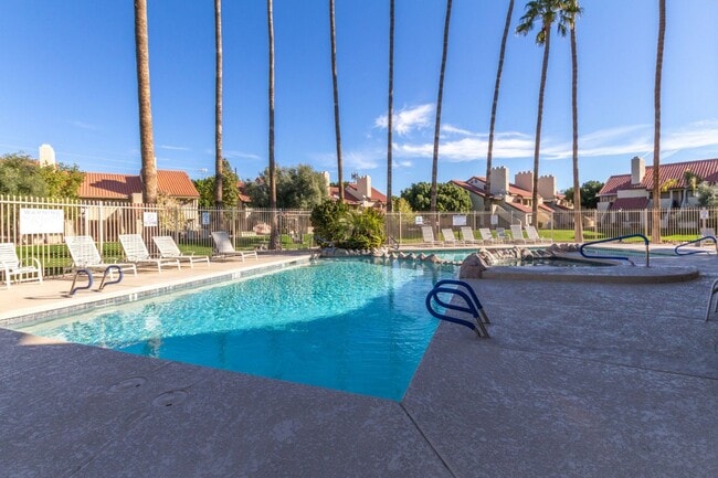 Building Photo - DOWNTOWN MESA APARTMENT!