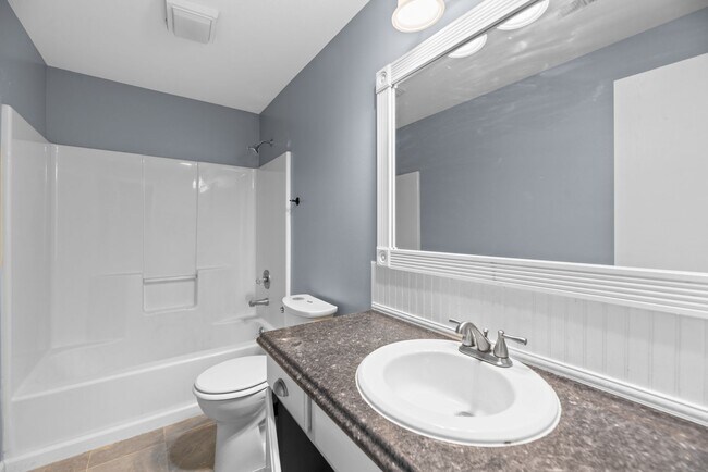 Building Photo - Beautiful 5 bedroom home in Andover School...