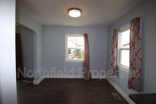 Building Photo - 1905 4th Street