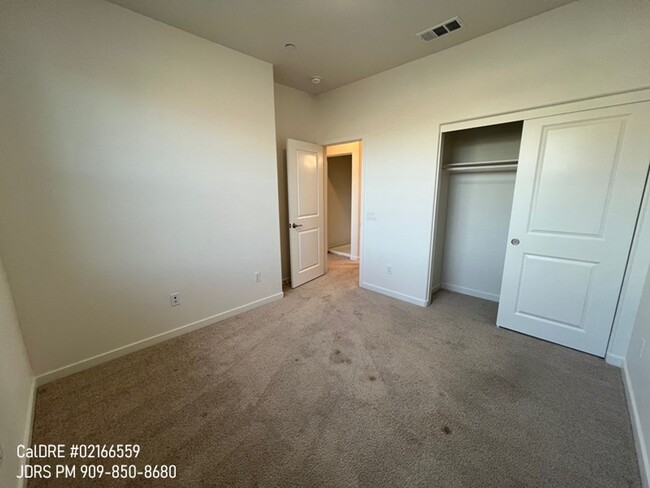 Building Photo - Rancho Cucamonga 4 Bedroom Condo