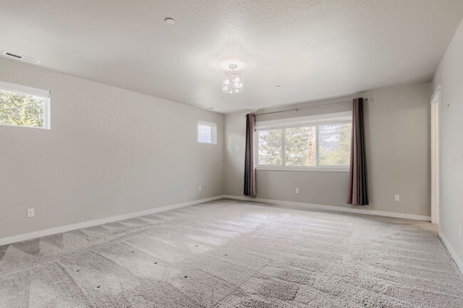 Building Photo - 8516 SW Hamilton Ter