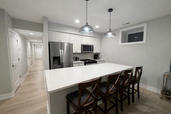 Building Photo - 1535 N Maplewood Ave