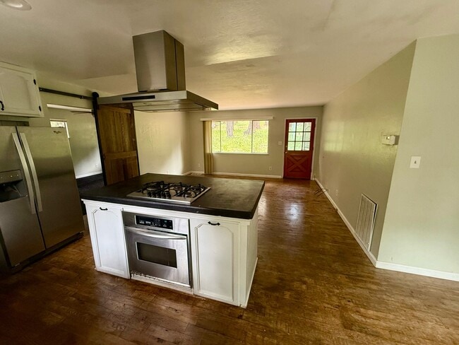 Building Photo - 11599 Upper Pine Hill Dr