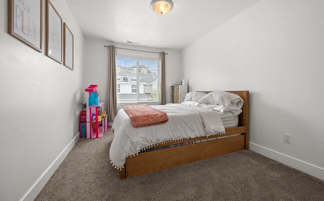 Building Photo - 3 Bedroom/2.5 Bathroom Townhouse in Lehi