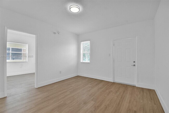 Building Photo - 1900 Calais Dr