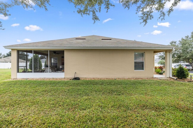 Building Photo - Beutiful Home in gated community