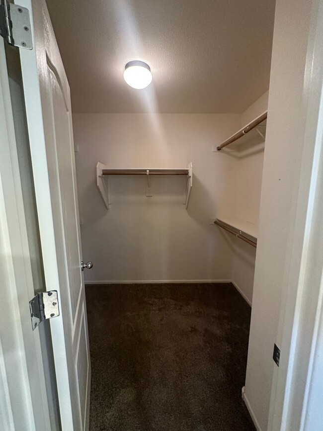 Building Photo - 7561 Morisset Ave