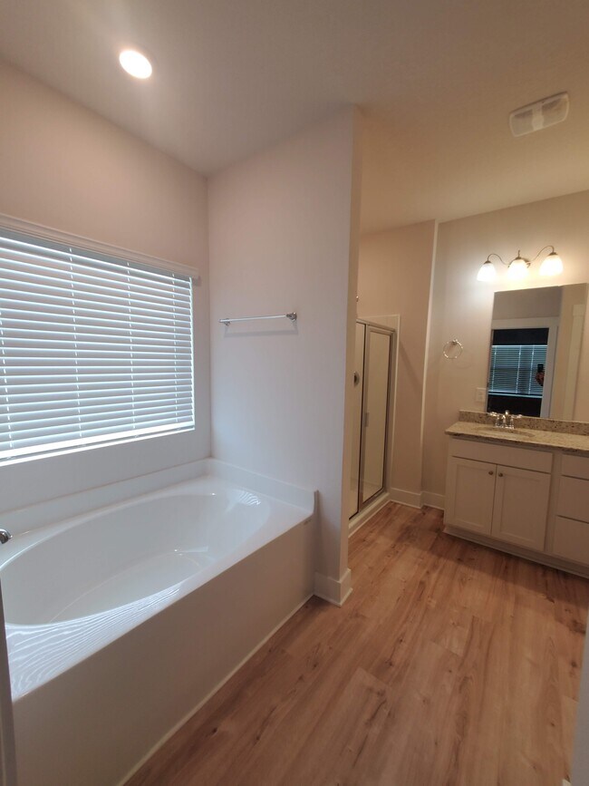 Building Photo - 6039 Forest Bay Ave