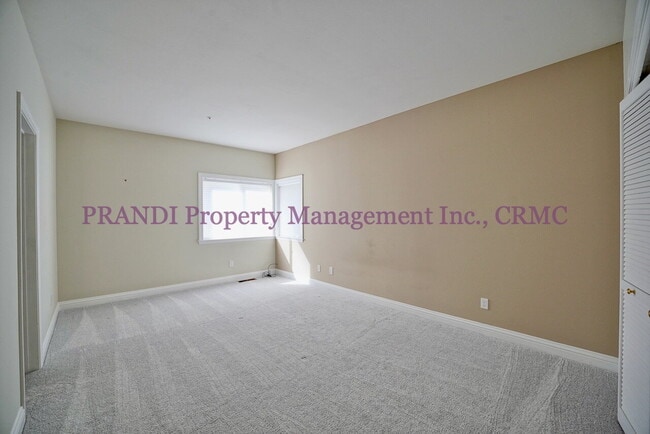 Building Photo - Exclusive Home in Gated Community!