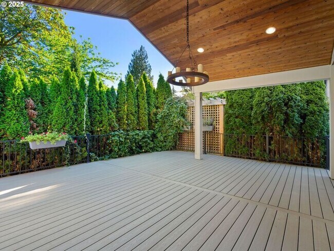 Building Photo - 9010 SW Inez St