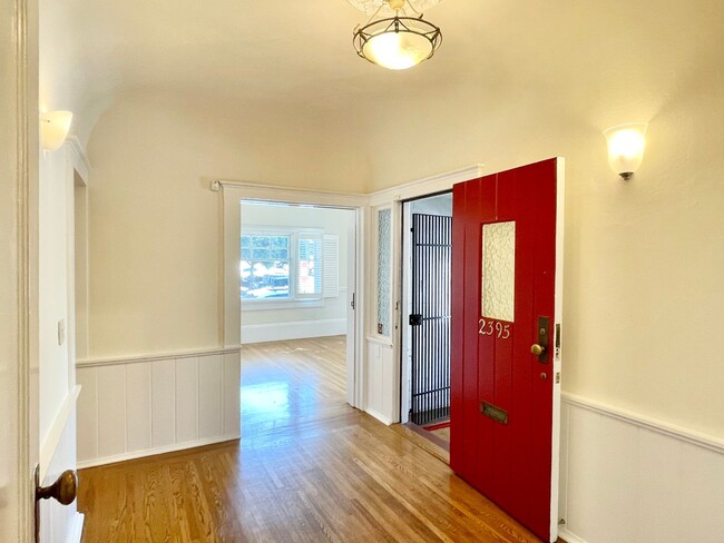 Building Photo - 2BR + Dinning Room Can be 3rd BR!/2BA Arts...