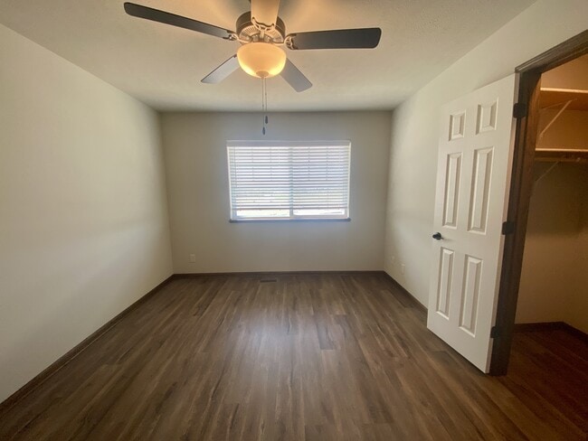 Building Photo - 135 W Samuel Ave