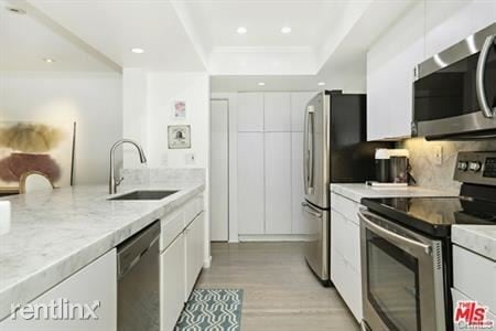 Building Photo - 2 br, 3 bath House - 851 N Kings Rd Apt 101