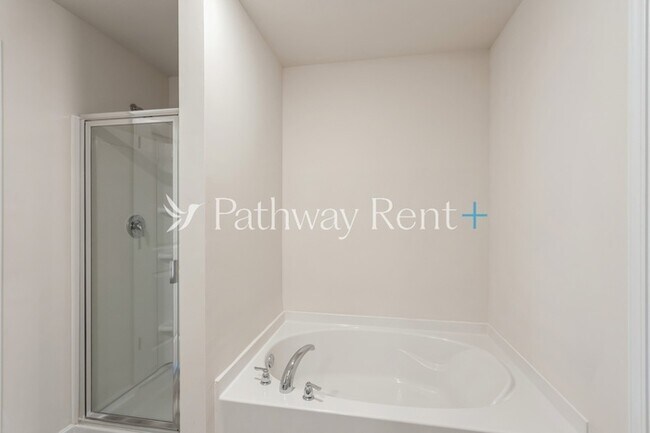 Building Photo - 608 Mackenzie Cv