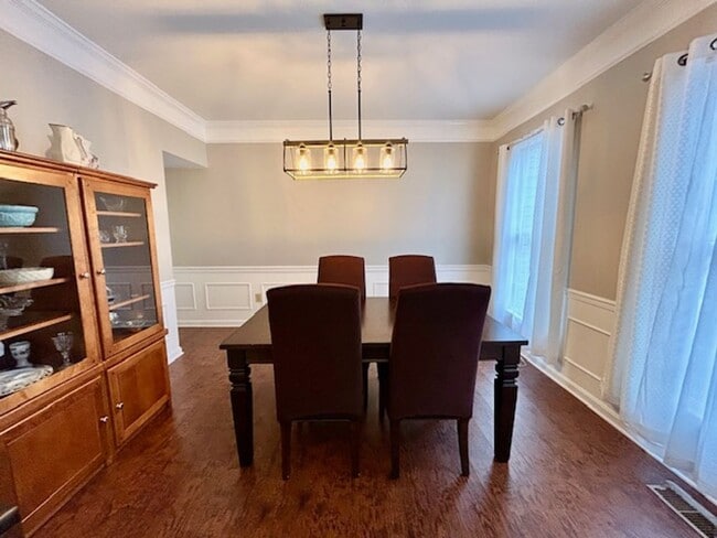 Building Photo - 5 Milestone Manor Ct