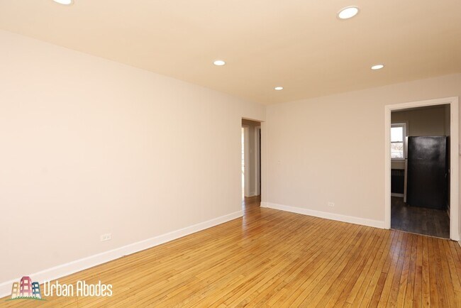 Building Photo - 7520 N Ridge Blvd