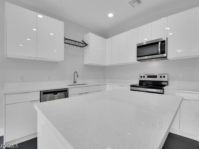 Building Photo - 4550 29th St SW
