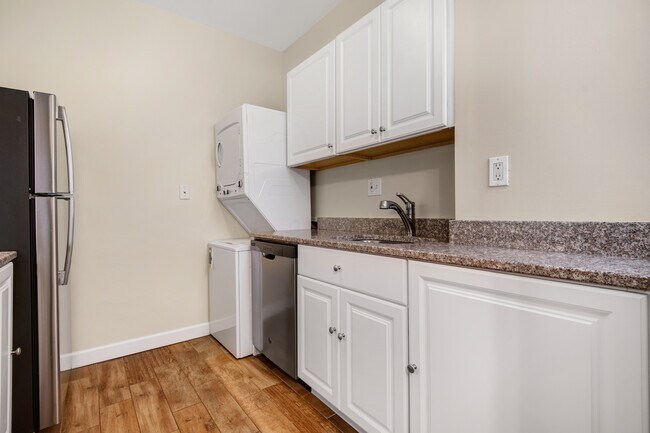 Building Photo - 2104 18th St NW
