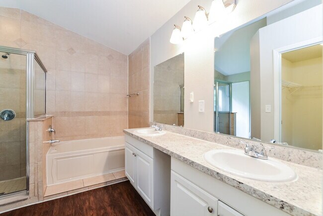Building Photo - 4240 Forest Island Dr