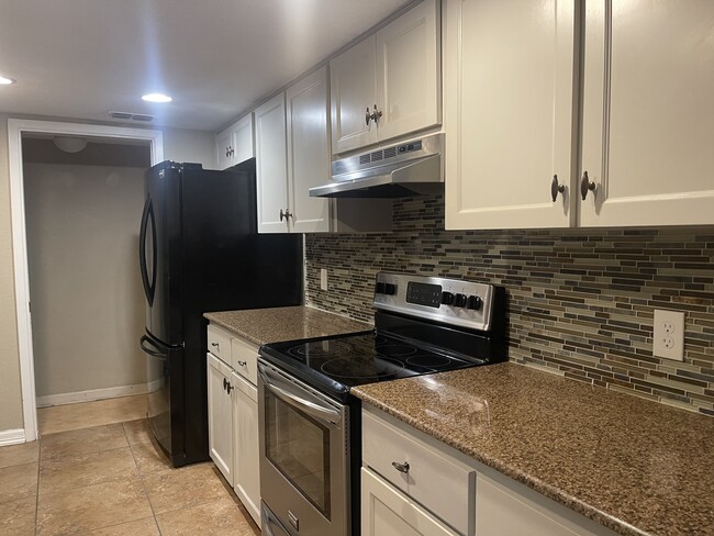 Building Photo - 5181 Middlecoff Cir