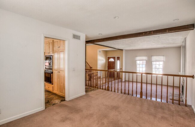 Building Photo - 4546 E Blue Jay Ave