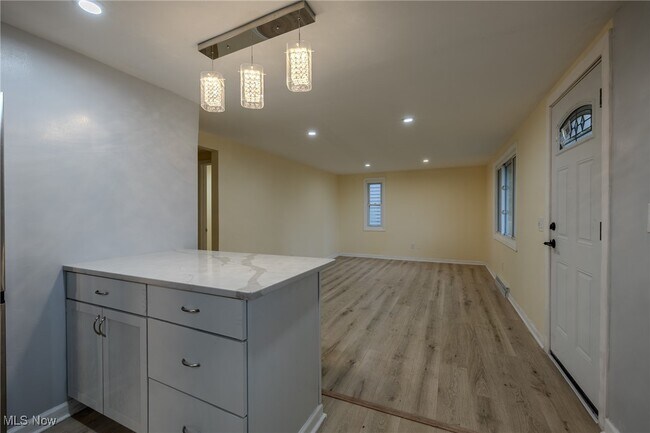 Building Photo - 34690 Beachpark Dr