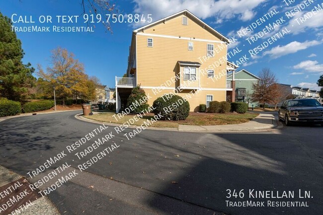 Building Photo - Spacious 4-Bedroom, 2.5-Bathroom Townhouse...