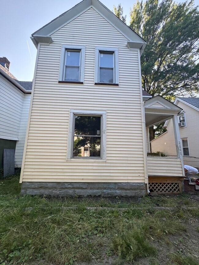 Building Photo - 2048 W 95th St
