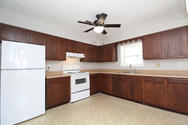 Building Photo - 4630 Bellview Ave