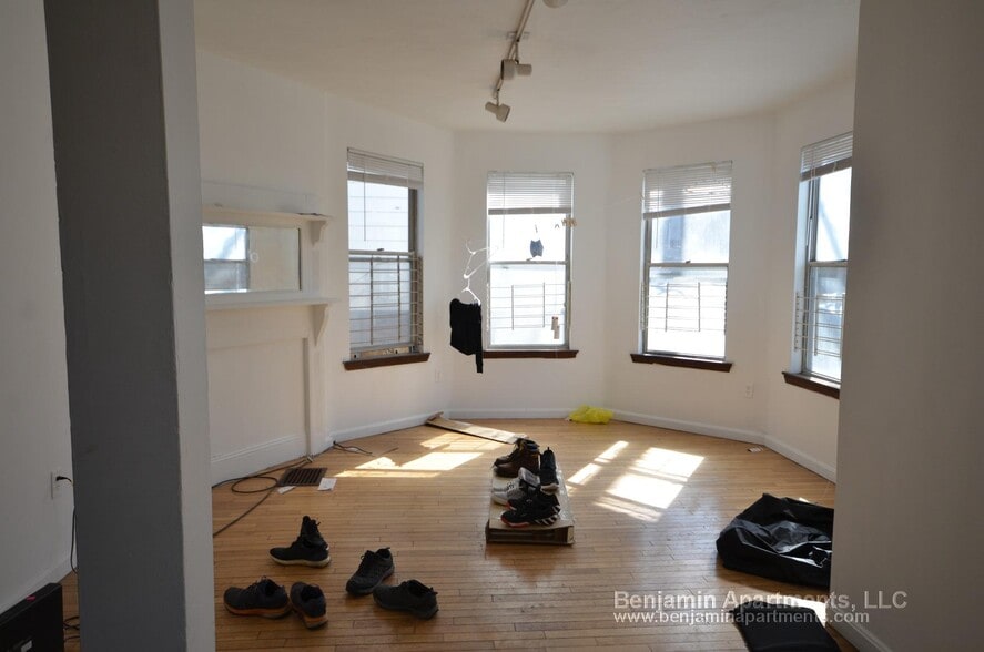 Building Photo - 10 Parker Hill Ave