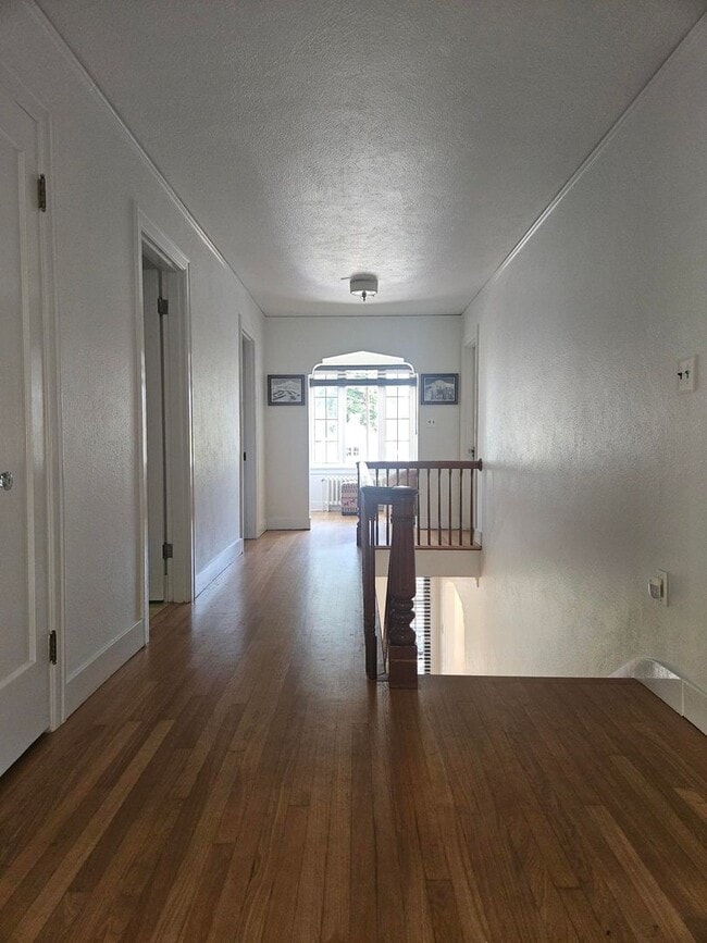 Building Photo - 5bd 5ba Stunning Home