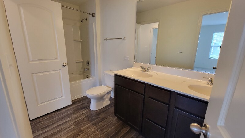 Building Photo - 200 Goldenrod Dr