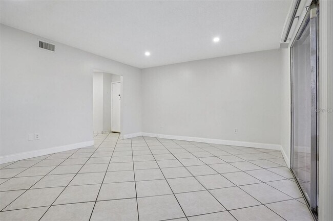 Building Photo - 546 Orange Dr