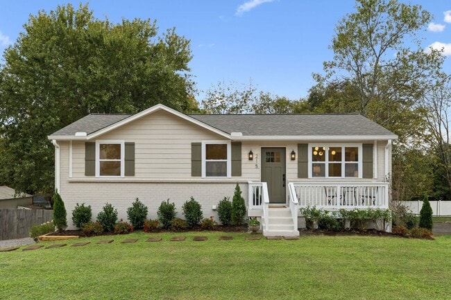 Building Photo - 215 Ash Dr