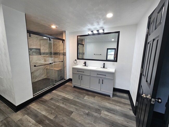 Building Photo - Newly updated 3 Bedroom 1 Bathroom house located in the Hill District!