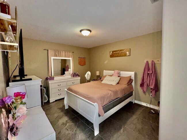 Building Photo - 3011 Bluebell Ct