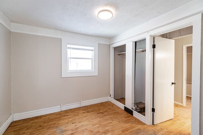 Building Photo - Charming 2 Bedroom Home with a Huge Fenced Yard & Garage