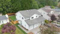 Building Photo - North Bothell 3 bdrm Townhome with private fenced yard