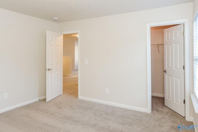 Building Photo - 4806 Inglewood Ct SE