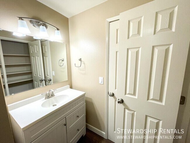 Building Photo - 3620 SE 36th Cir