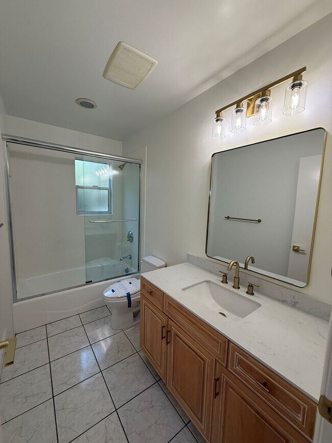 Building Photo - ? Elegant & Expansive Redwood City Home – ...
