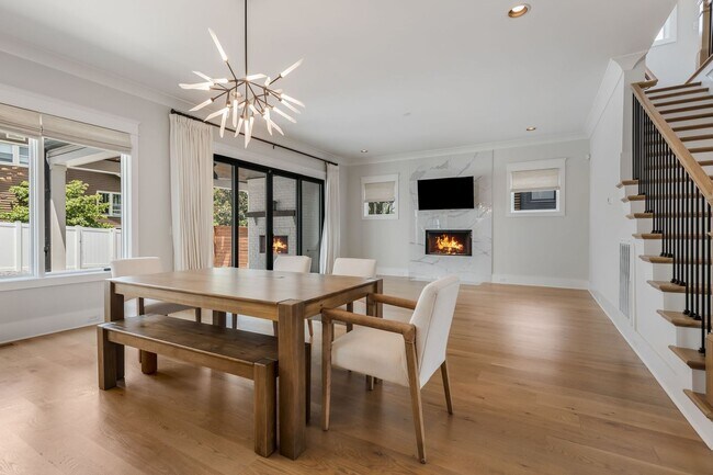 Building Photo - BEAUTIFUL CUSTOM BUILT HOME. 12 SOUTH ACRO...