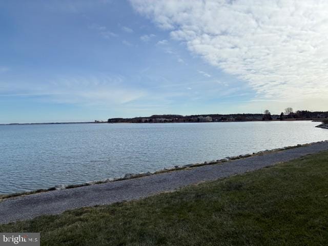 Building Photo - 10 Queen Elizabeth Ct