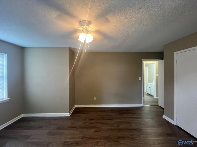 Building Photo - 726 Larkwood Cir SW