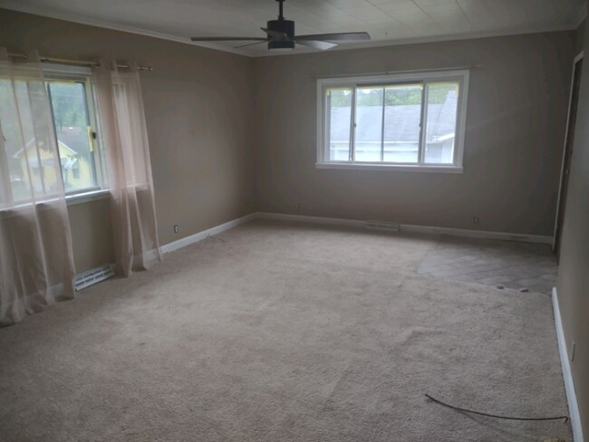 Building Photo - 105 Maher St