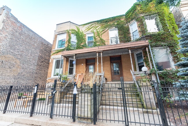 Building Photo - 3547 N Sheffield Ave