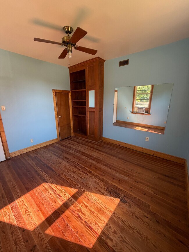 Building Photo - 250 Amelia-Olive Branch Rd
