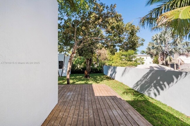 Building Photo - 3718 Sheridan Ave