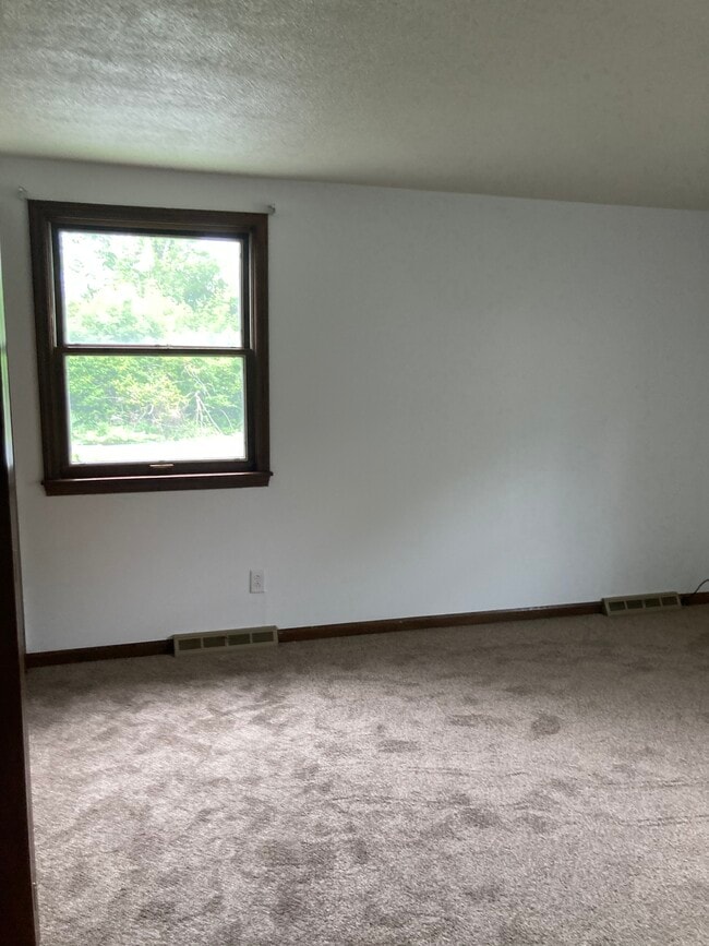 Building Photo - 182 Denrose Dr